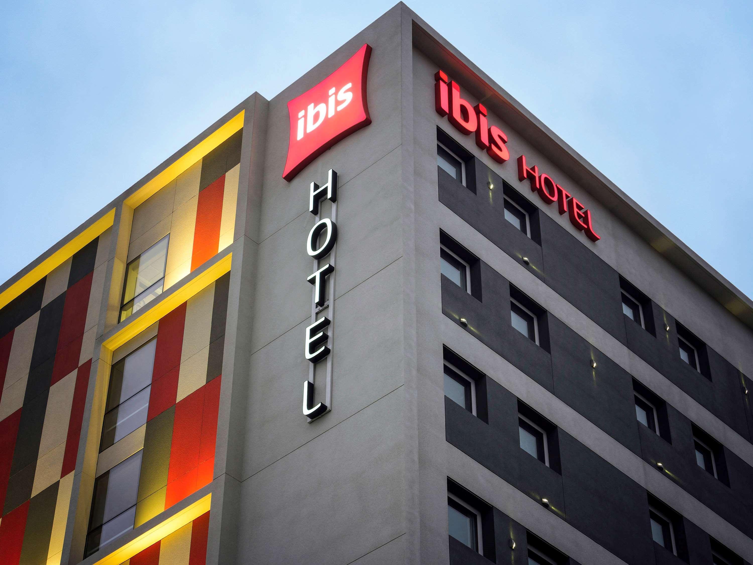 Отель Ibis Трухильо Экстерьер фото