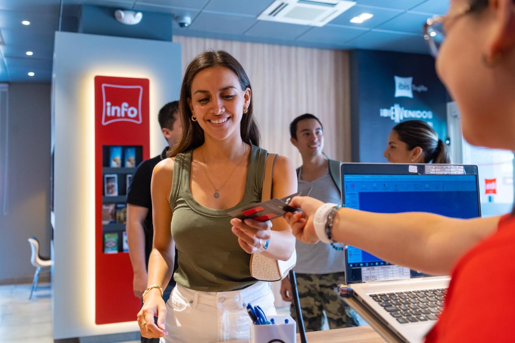 Отель Ibis Трухильо Экстерьер фото