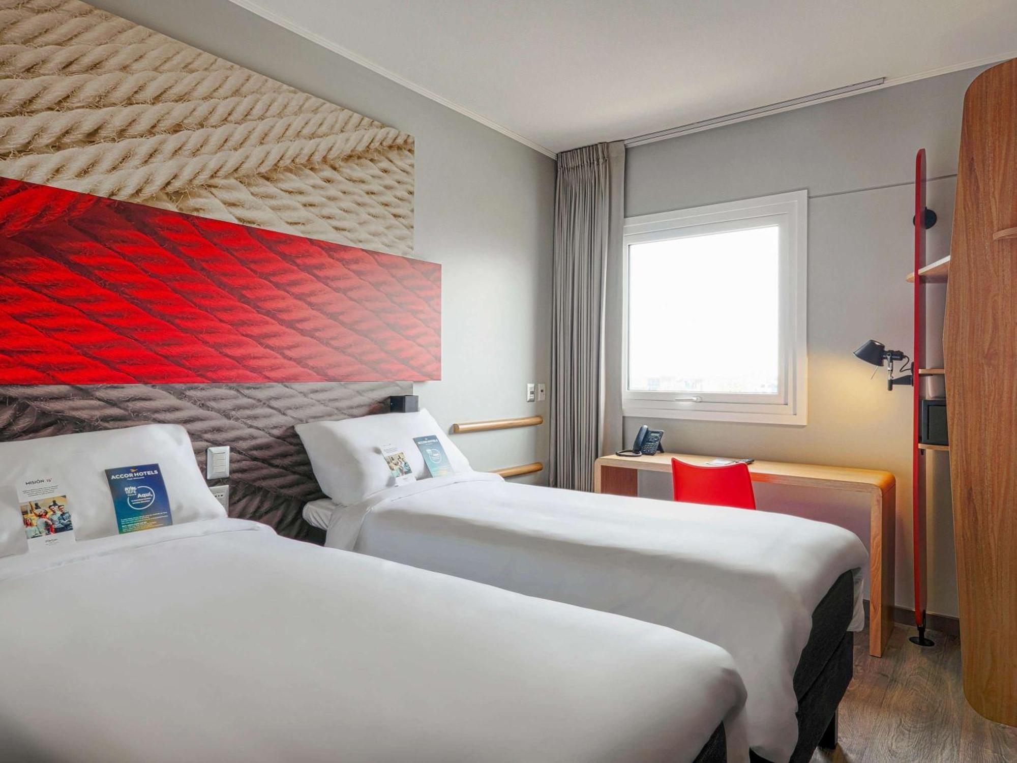 Отель Ibis Трухильо Экстерьер фото