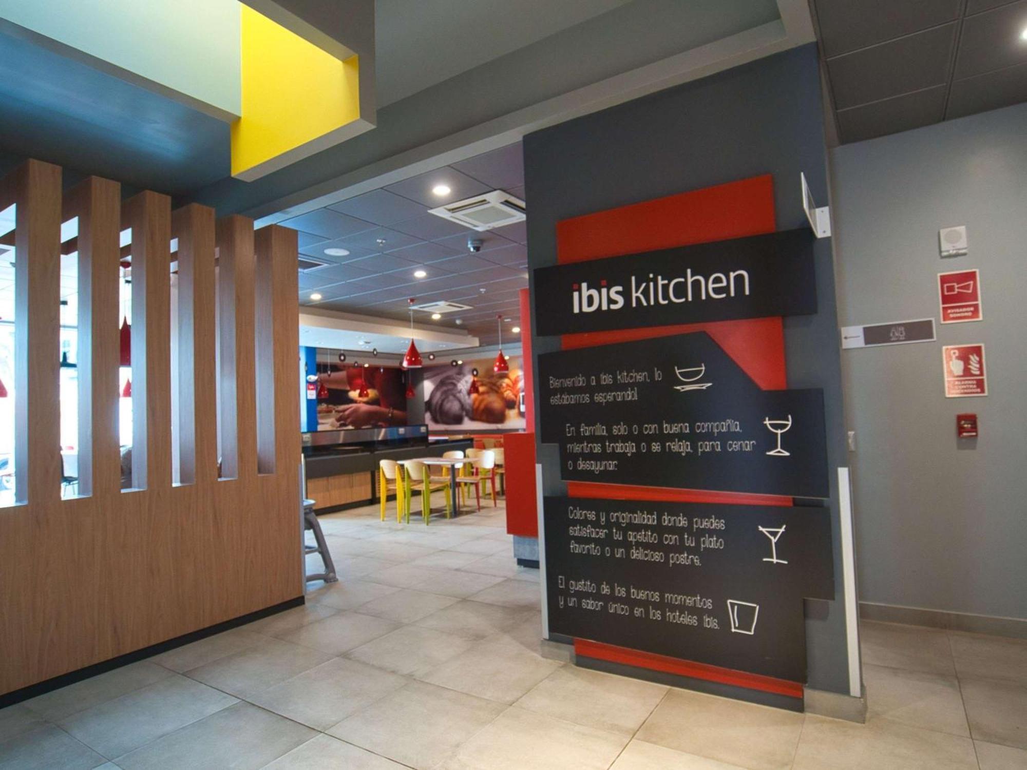 Отель Ibis Трухильо Экстерьер фото