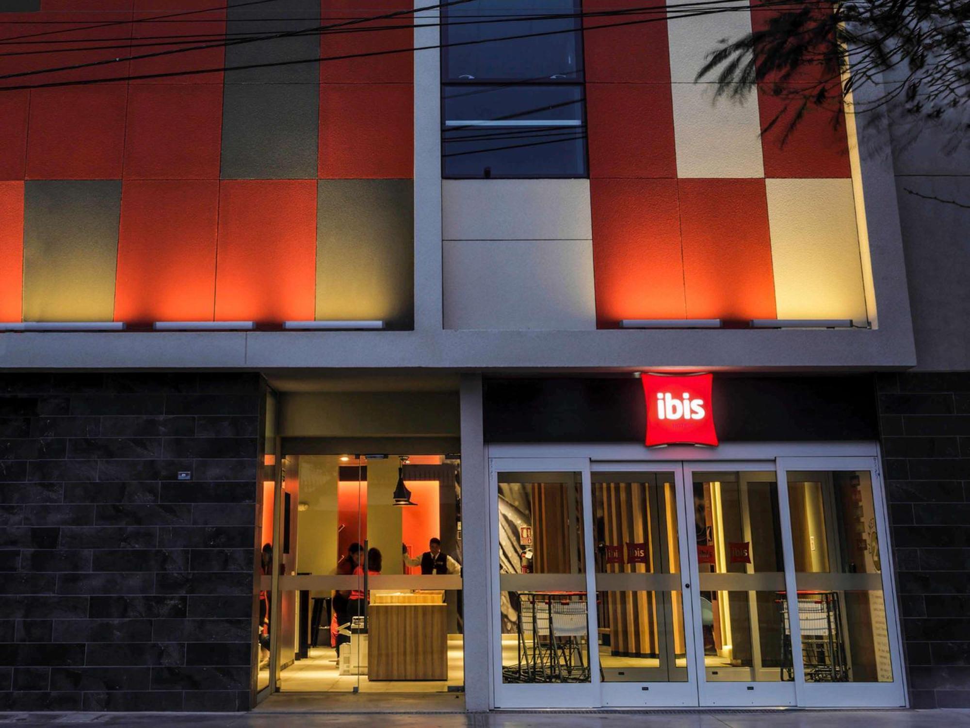 Отель Ibis Трухильо Экстерьер фото