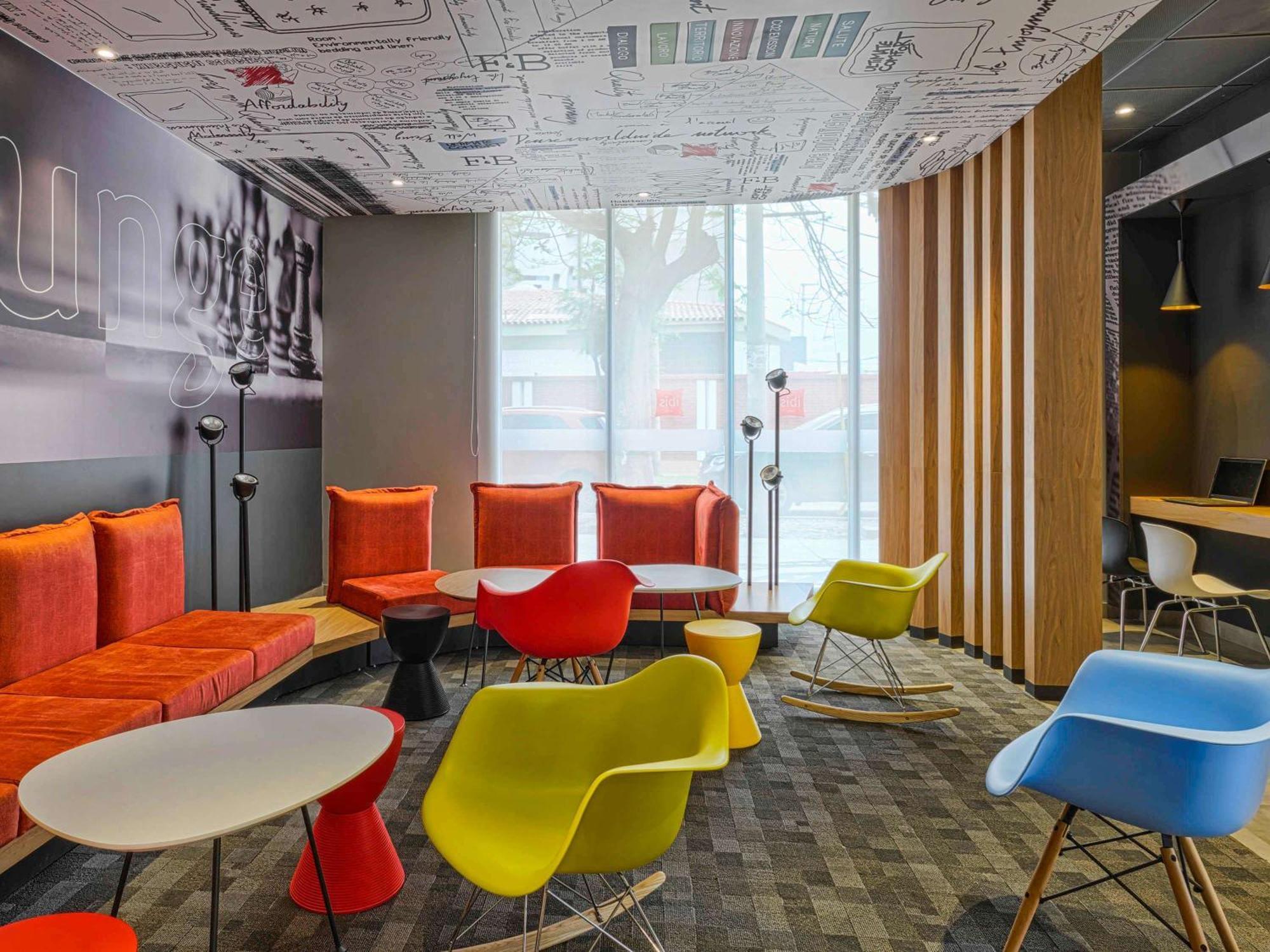 Отель Ibis Трухильо Экстерьер фото