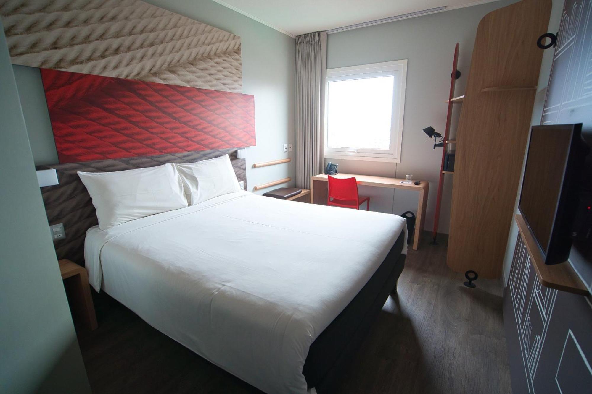 Отель Ibis Трухильо Экстерьер фото
