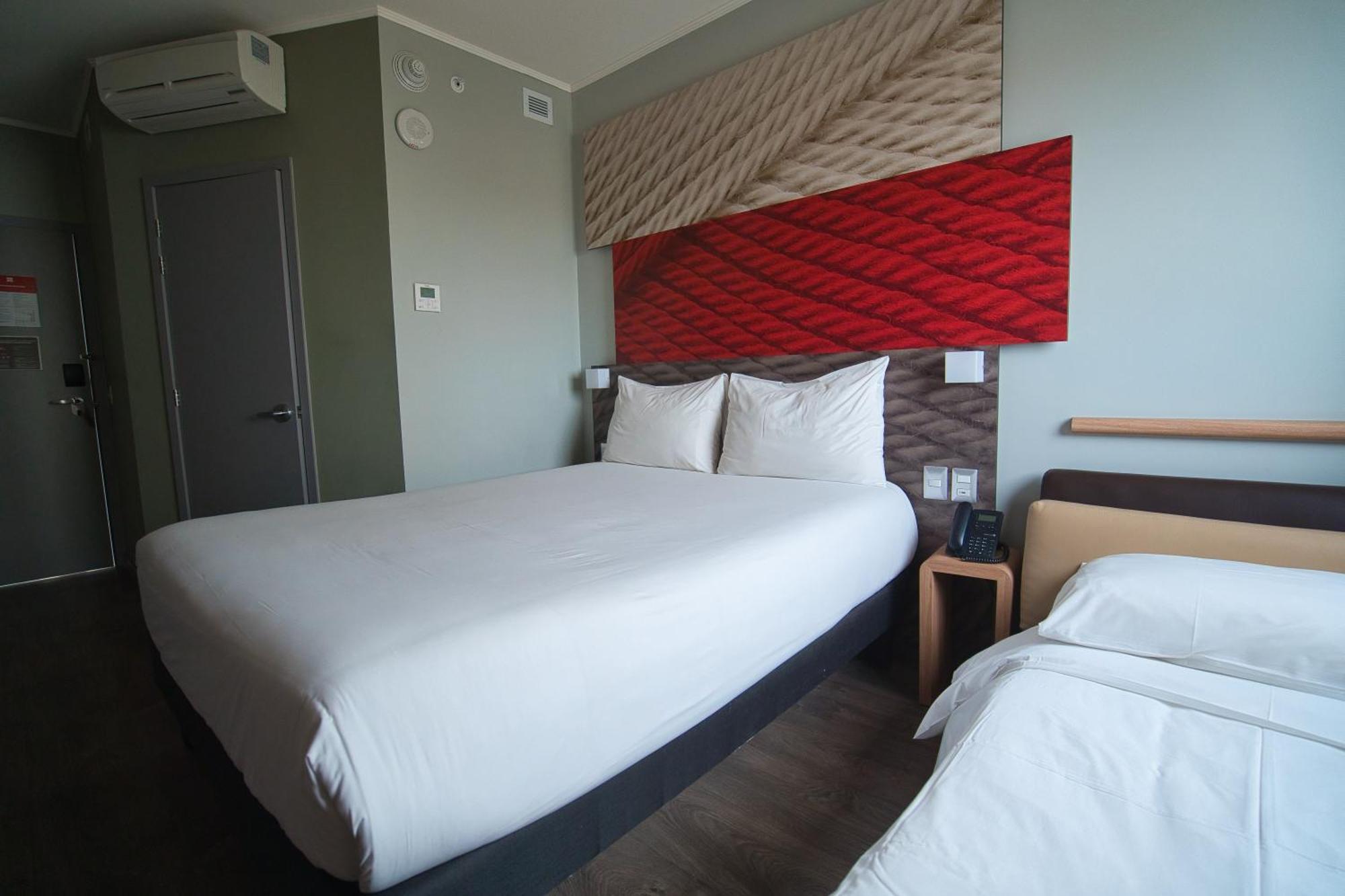 Отель Ibis Трухильо Экстерьер фото