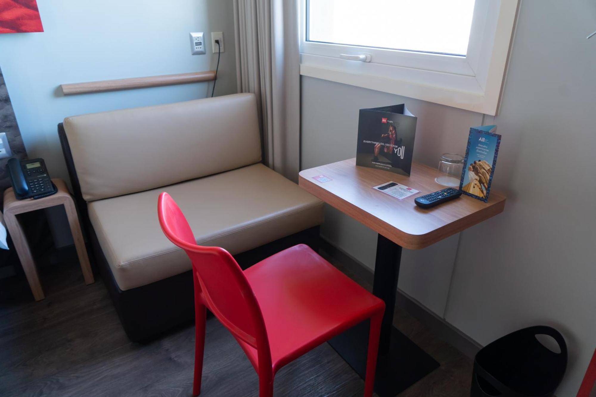 Отель Ibis Трухильо Экстерьер фото